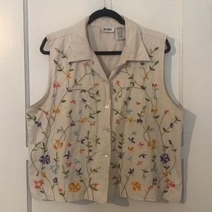 Vintage Embroidered Collared Sleeveless Button Down